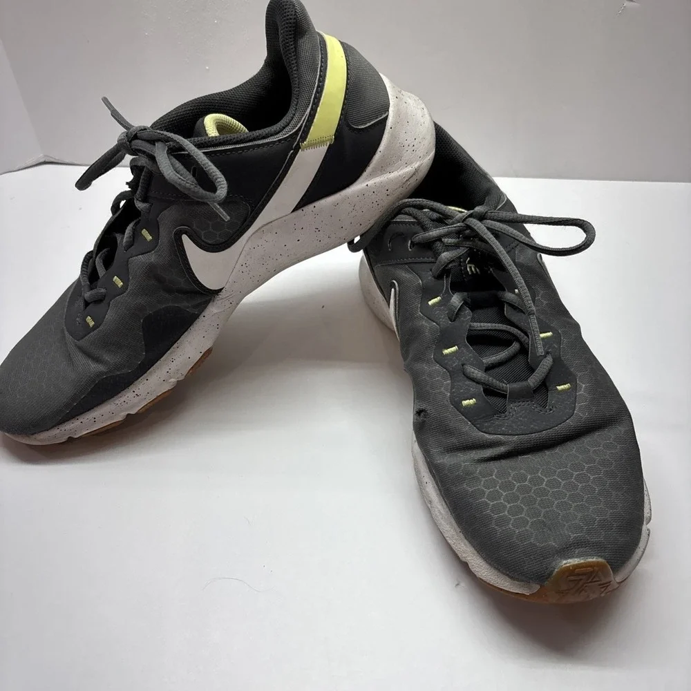 Nike LEGEND ESSENTIAL 2 Mens Black White Silver CQ9356-016‎ Size 11.5US